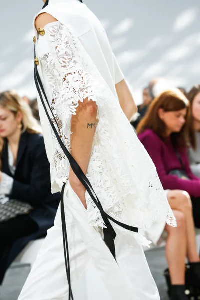 Look 5